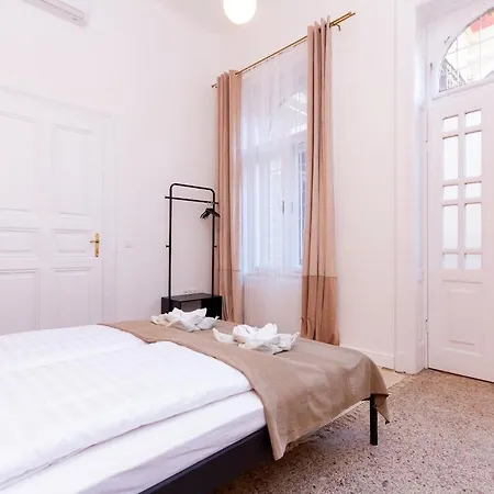 2br Modern Elegance W Sauna And Ac By Nw *