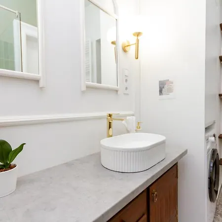 Apartament 2br Modern Elegance W Sauna And Ac By Newave Budapesta