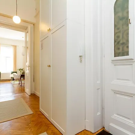 2br Modern Elegance W Sauna And Ac By Newave 公寓