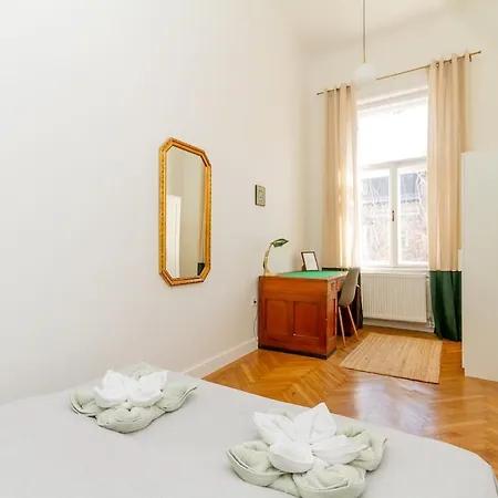 2br Modern Elegance W Sauna And Ac By Newave * Budapest