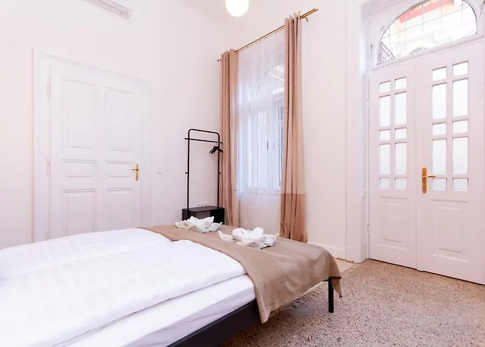 2br Modern Elegance W Sauna And Ac By Nw *