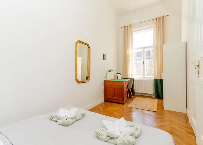 2br Modern Elegance W Sauna And Ac By Nw * Budapest