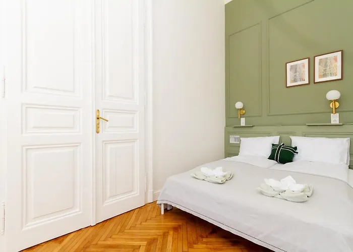 2br Modern Elegance W Sauna And Ac By Nw