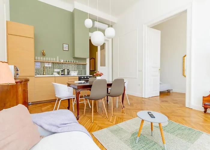 2br Modern Elegance W Sauna And Ac By Nw * Budapest